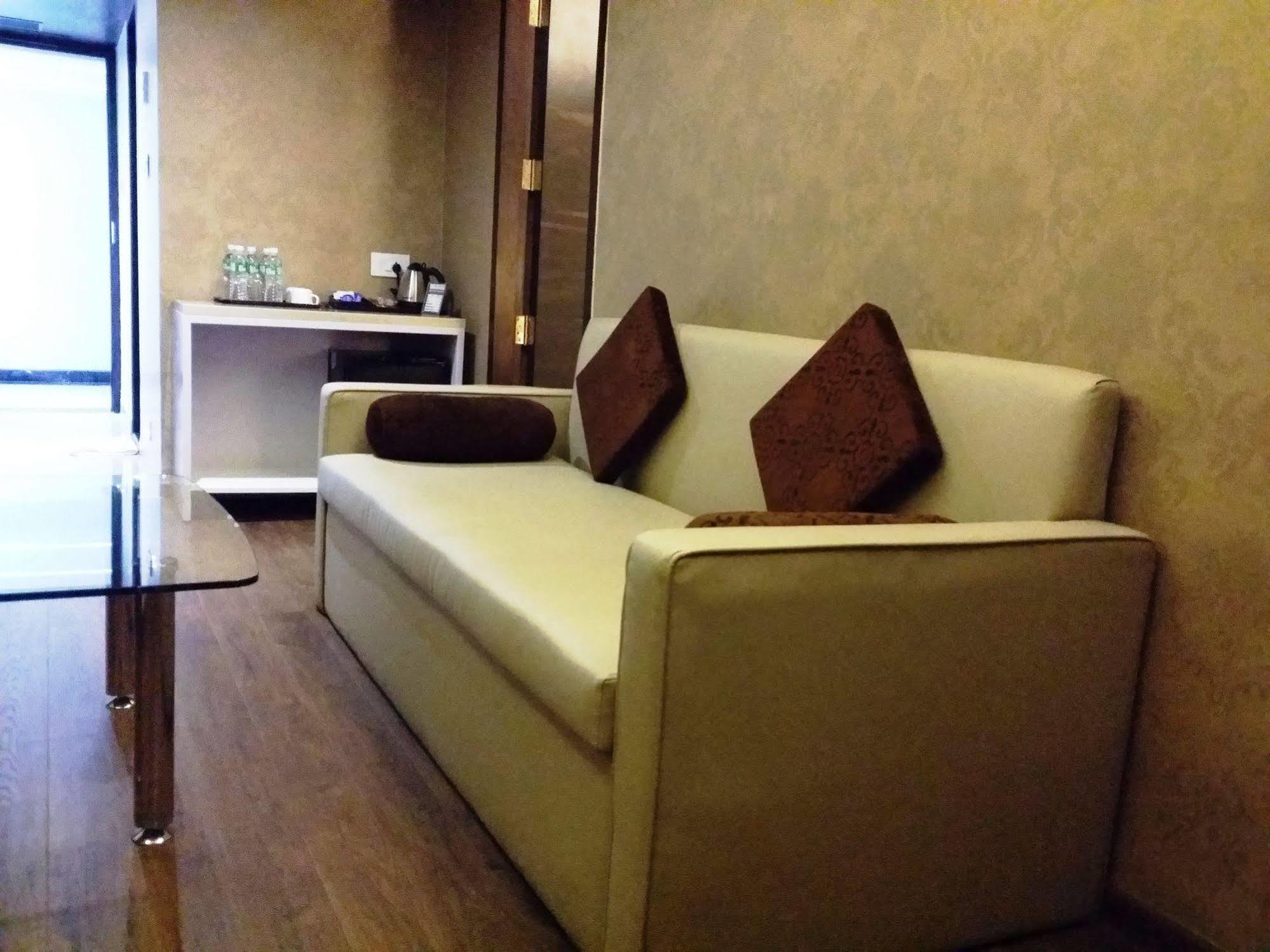 Hotel Oxina Lygon Tiruchirappalli Exterior foto