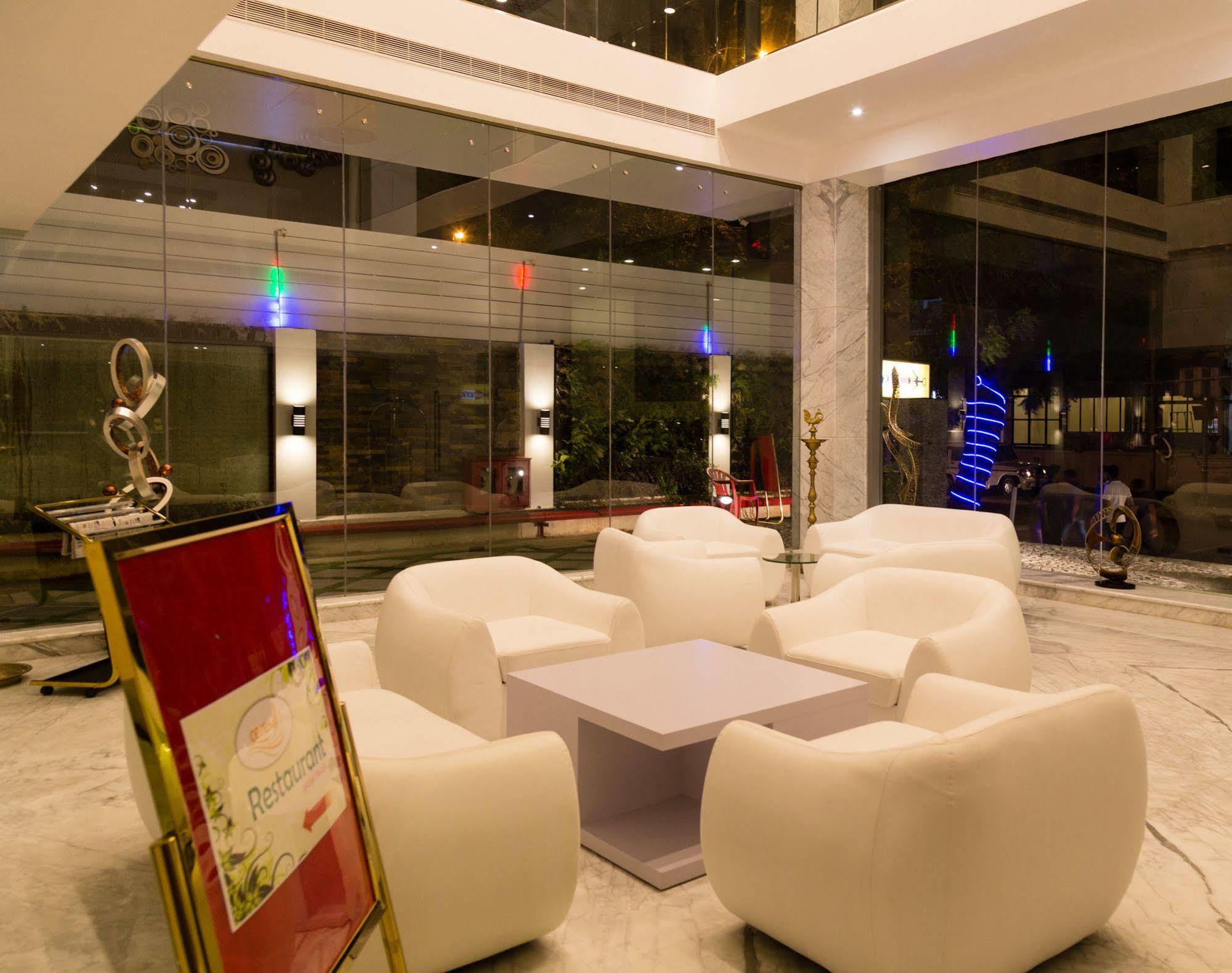 Hotel Oxina Lygon Tiruchirappalli Exterior foto